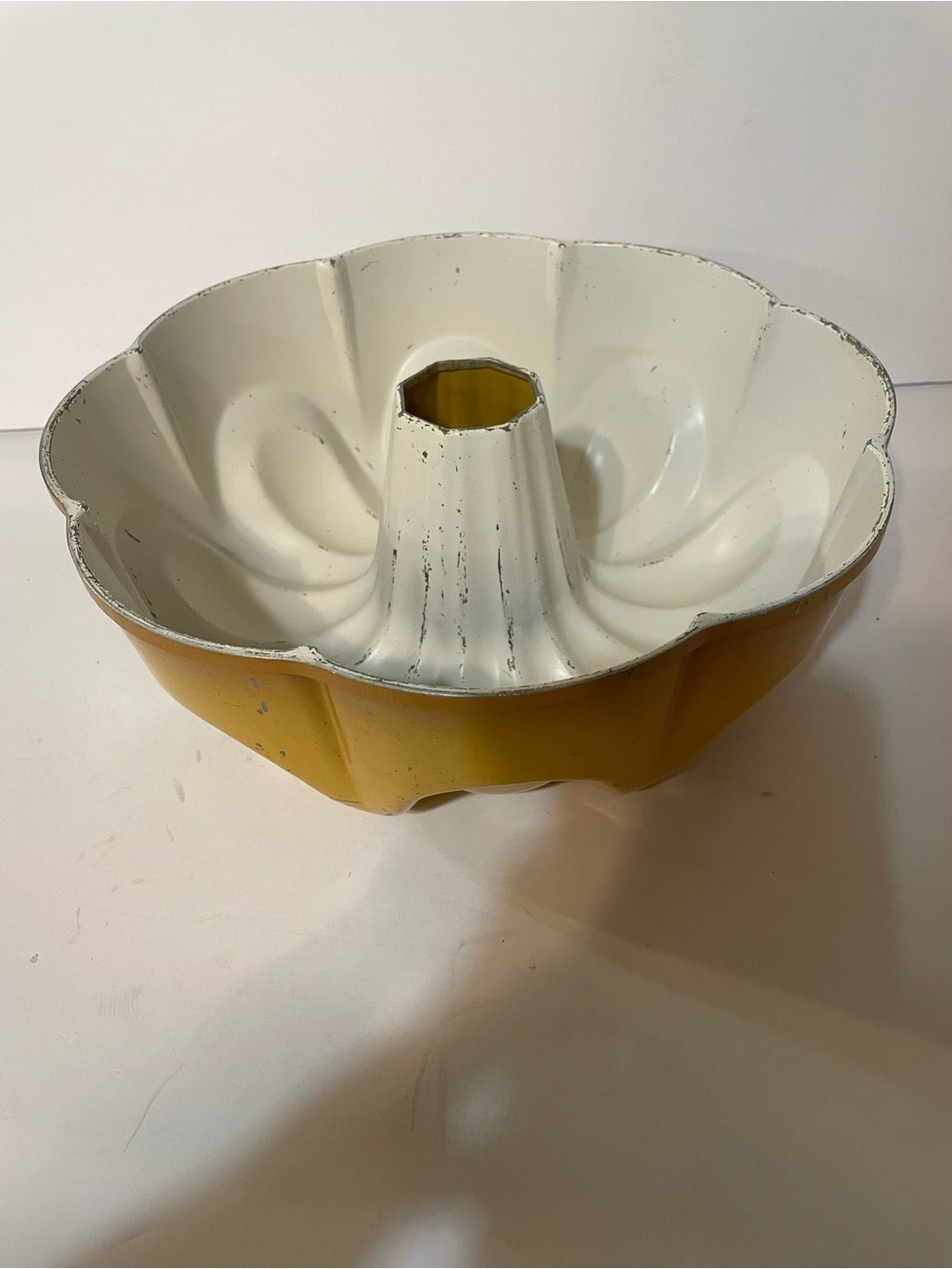 West Bend Shape Cake Pan Yellow Heavy Duty